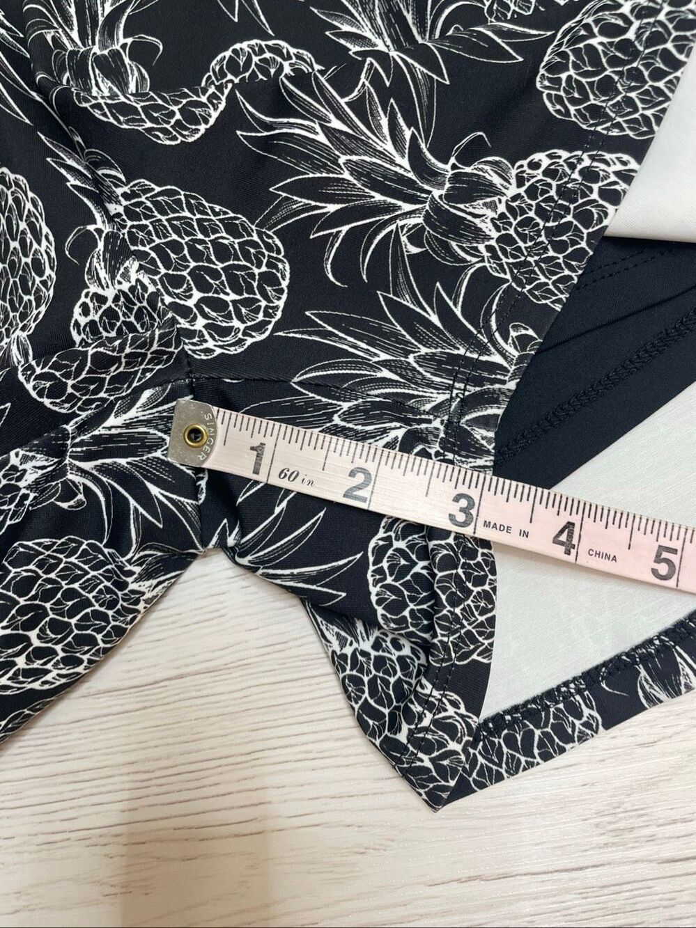 Love Fitness Pineapple Runners Athletic Shorts Black Size Large - Picture 7 of 10